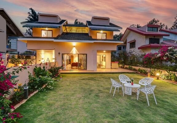 Enjoy a peaceful stay surrounded by mountain views and fresh air. Relax in nature and experience the beauty of Mahabaleshwar. A perfect getaway for families, friends, and nature lovers.