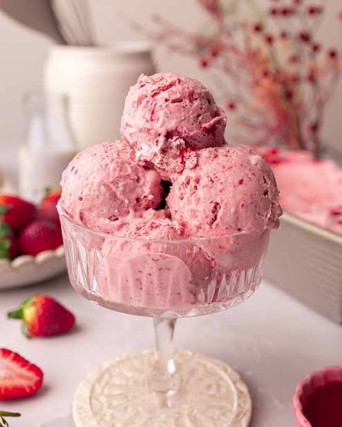 Homemade Strawberry Ice Cream