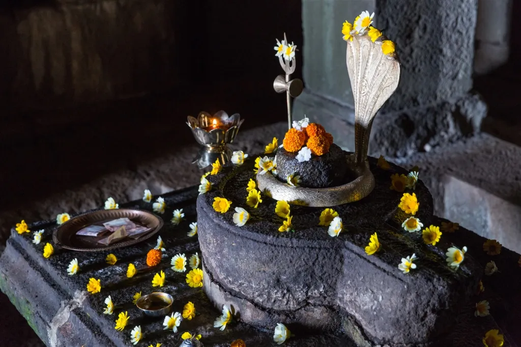 Krishnabai Temple is a peaceful and historic temple in Mahabaleshwar, known for its beautiful surroundings and the sacred source of the Krishna River. Surrounded by lush green hills and scenic views, it is a serene place for visitors seeking spirituality and nature.